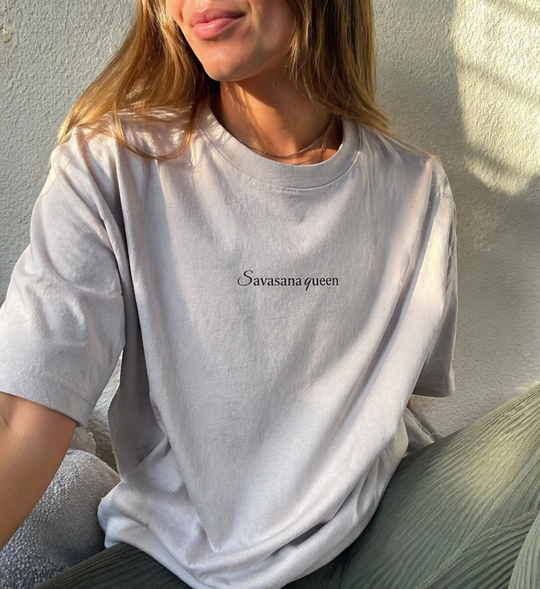 Savasana queen Heavy Tee